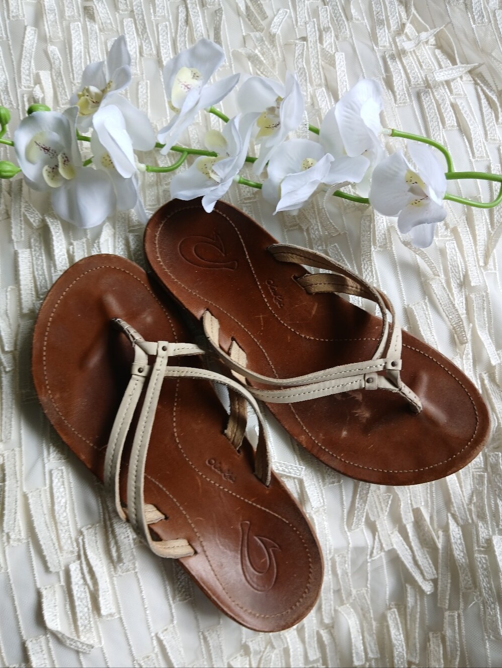 OluKai U'i Leather Flip Flops